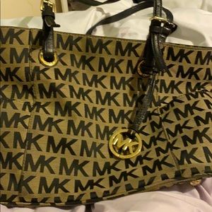Michael kors bag used couple time with logo
